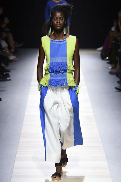 Look 18